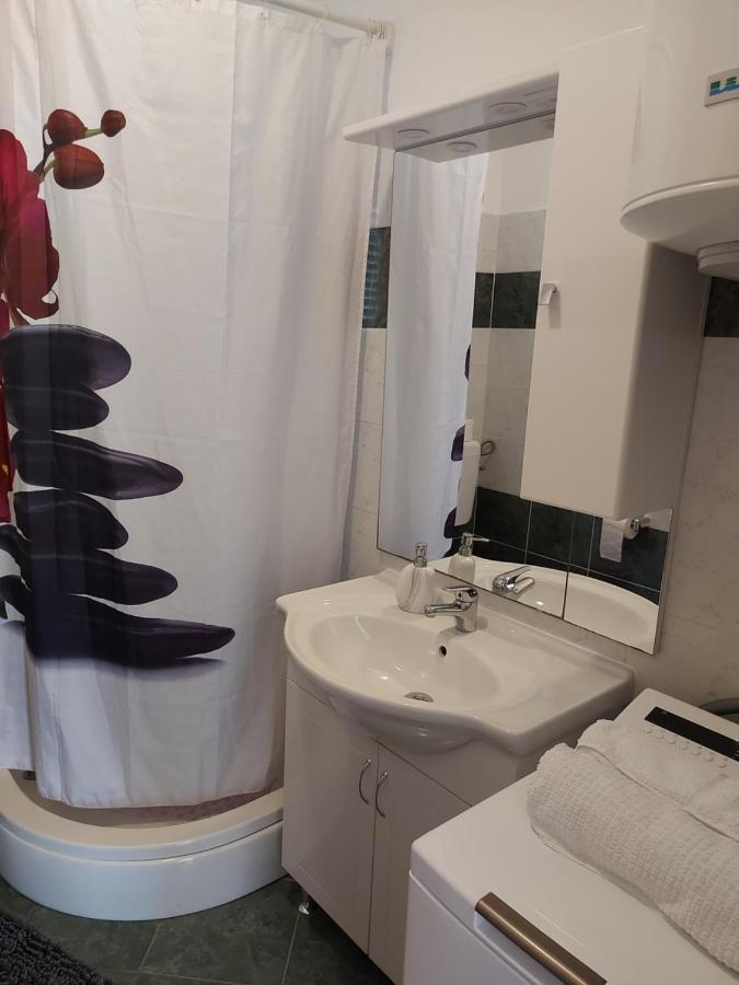 Apartment Valeria Lopar Eksteriør bilde