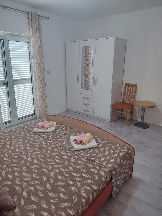 Apartment Valeria Lopar Eksteriør bilde