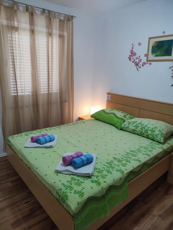 Apartment Valeria Lopar Eksteriør bilde